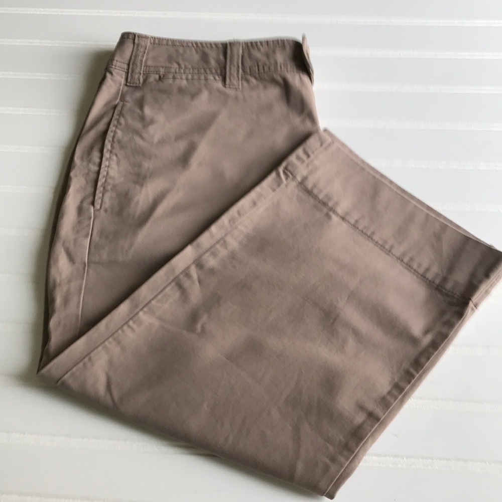 Gap Capri Favorite Khaki.